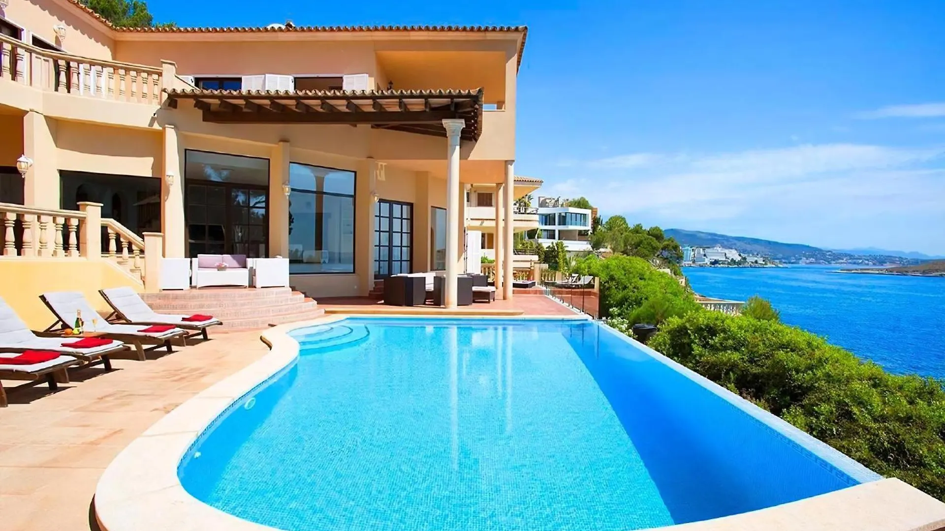 Holiday home Spektakulaere Sea Front Villa Cala Vinas