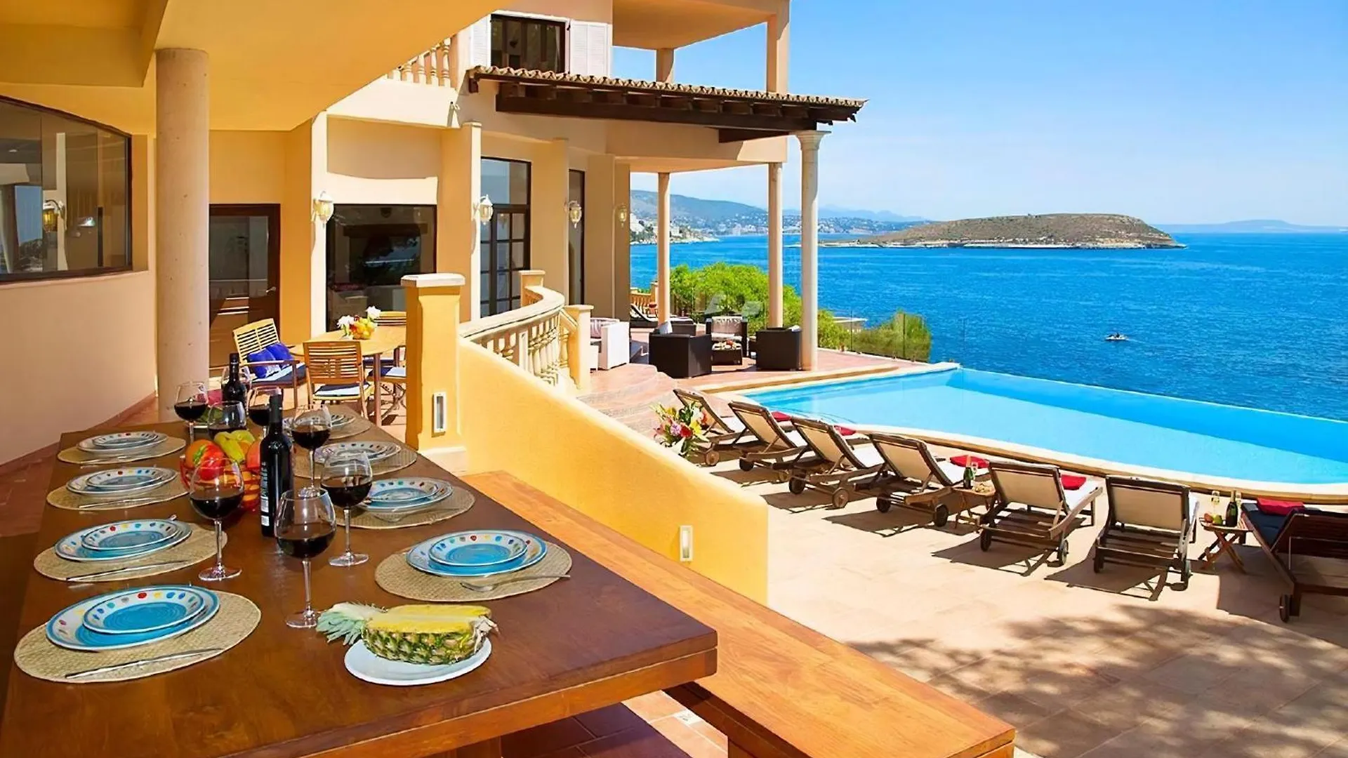 Spektakulaere Sea Front Villa Cala Vinas  Holiday home